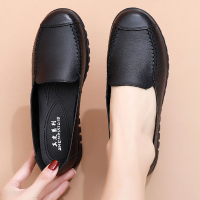 Κλασικό μοντέλο γυναικεία μοκασίνια από οικολογικό δέρμα με επίπεδη σόλα