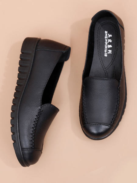 Κλασικό μοντέλο γυναικεία μοκασίνια από οικολογικό δέρμα με επίπεδη σόλα