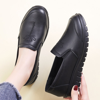 Sieviešu melns - izšūtas kurpes