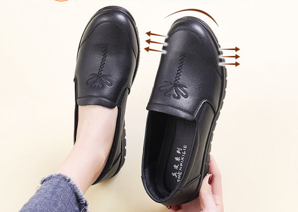 Sieviešu melns - izšūtas kurpes