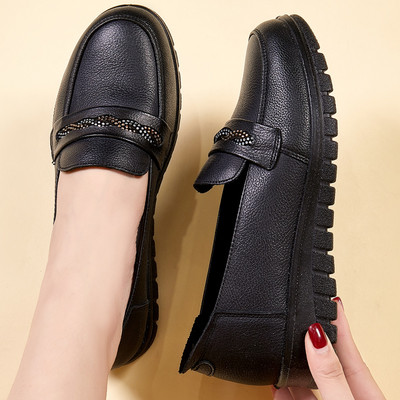 Oficiālā modeļa sieviešu mokasīni no eko ādas ar akmeņiem