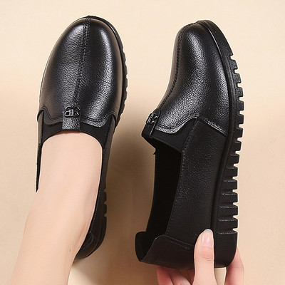 Sieviešu mokasīni no eko ādas ar 3D elementu