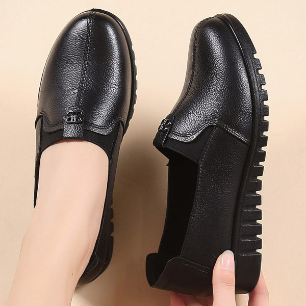 Sieviešu mokasīni no eko ādas ar 3D elementu