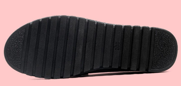 Ženske kožne mokasine s metalnim elementom ali uzorkom