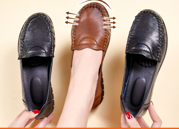 Sieviešu ādas mokasīnu tīrs modelis