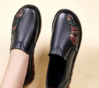 Eko bőrből készült alkalmi női mokaszinok