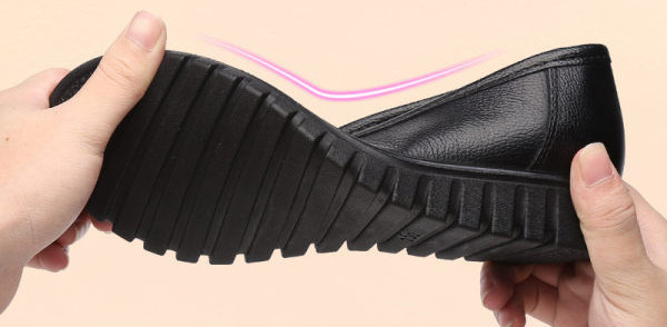 Sieviešu ādas mokasīni ar lentīti