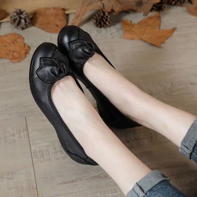 Mūsdienīgi mokasīni ar dekoratīviem akmeņiem un plakanu zoli