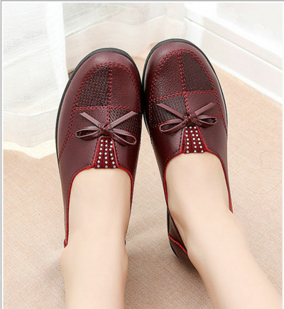 Sieviešu eko ādas mokasīni ar akmentiņiem un lentīti