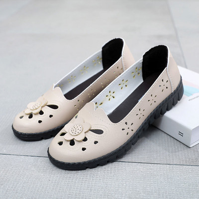 Naiste hingavad mokassiinid erinevates värvides