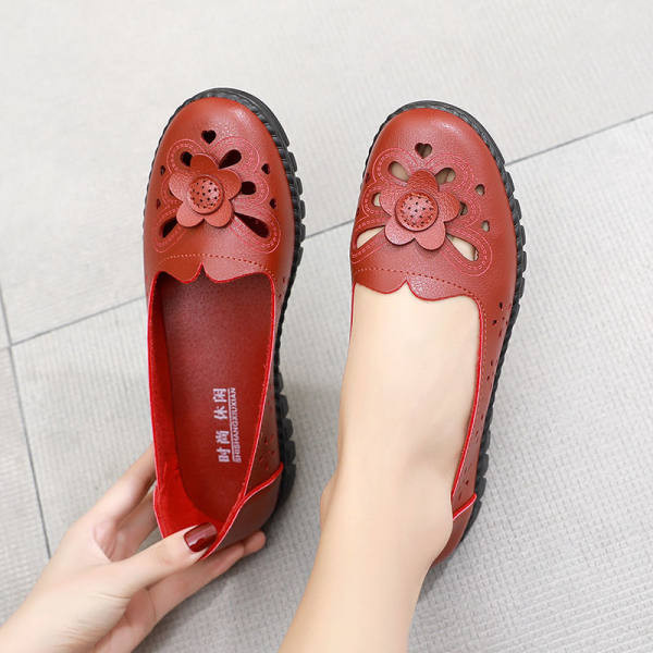 Naiste hingavad mokassiinid erinevates värvides