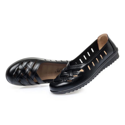 Sieviešu vasaras ādas mokasīni ar plakanu zoli