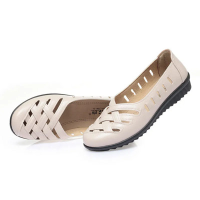 Sieviešu vasaras ādas mokasīni ar plakanu zoli