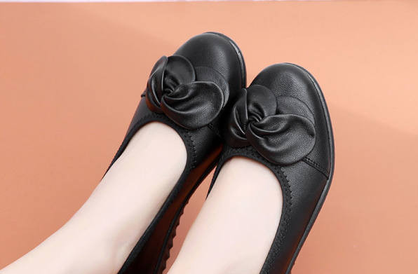 Sieviešu rudens mokasīni divās krāsās