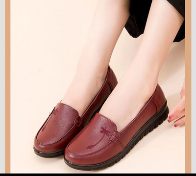 Sieviešu mokasīni ar izšuvumiem