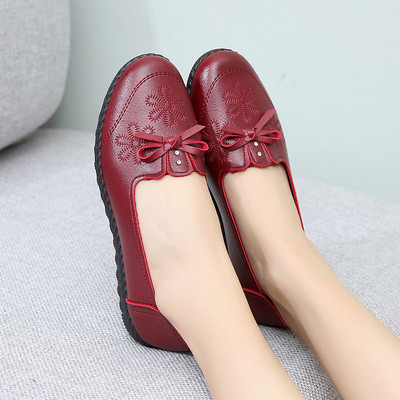 Sieviešu ikdienas apavi ar lenti un izšuvumiem