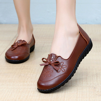 Női mokaszinok öko bőrből - hímzéssel