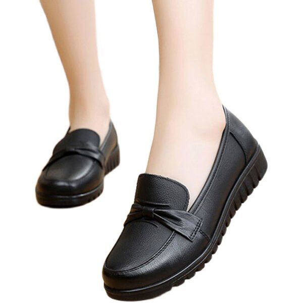 Sieviešu mokasīni no eko ādas noapaļota modeļa