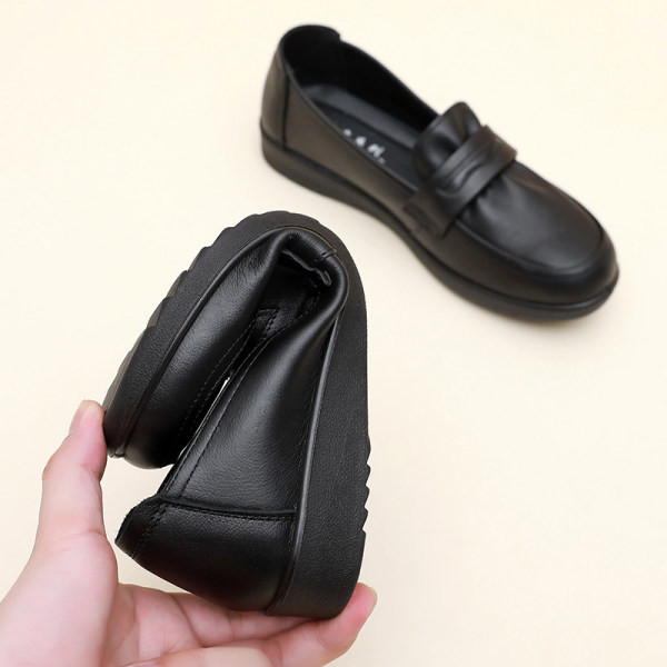 Női fekete bőr mokaszin