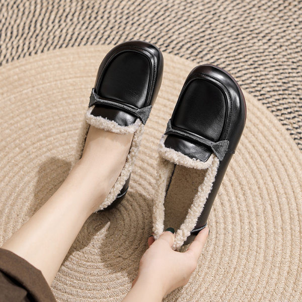 Ikdienas sieviešu ādas apavi ar dūnu oderi vai bez tās