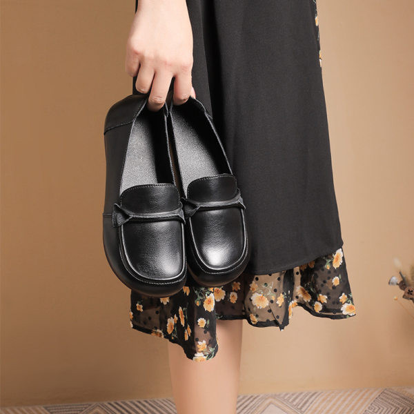 Öko bőrből készült, egyszínű női mokaszin modell