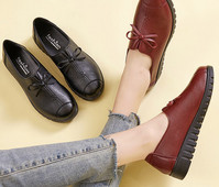 Sieviešu mokasīnu ikdienas modelis ar lentīti