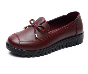 Sieviešu mokasīnu ikdienas modelis ar lentīti