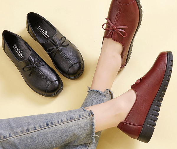 Sieviešu mokasīnu ikdienas modelis ar lentīti