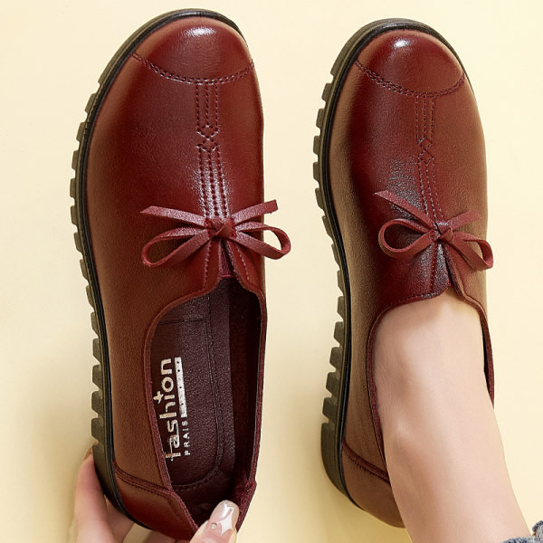 Sieviešu mokasīnu ikdienas modelis ar lentīti