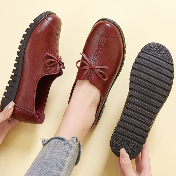 Sieviešu mokasīnu ikdienas modelis ar lentīti