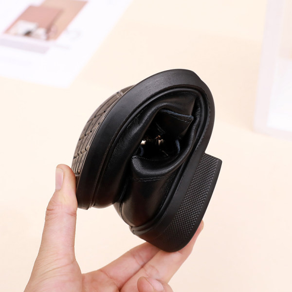 Γυναικεία μοκασίνια από οικολογικό δέρμα με animal print και μεταλλικά στοιχεία