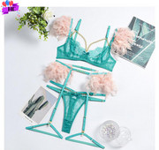 Intīma sieviešu mežģīņu apakšveļa ar spalvām - trīs gab