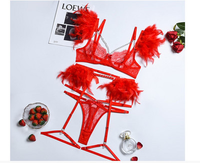 Intīma sieviešu mežģīņu apakšveļa ar spalvām - trīs gab