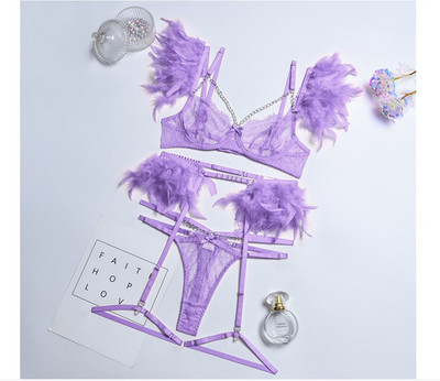 Intīma sieviešu mežģīņu apakšveļa ar spalvām - trīs gab