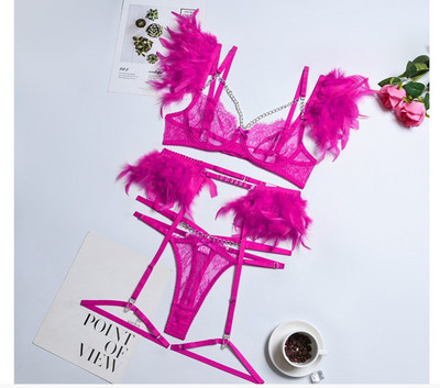 Intīma sieviešu mežģīņu apakšveļa ar spalvām - trīs gab