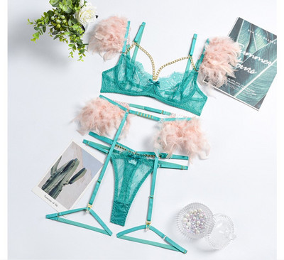 Intīma sieviešu mežģīņu apakšveļa ar spalvām - trīs gab