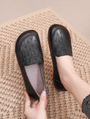 Sieviešu mokasīni ar apaļu rakstu