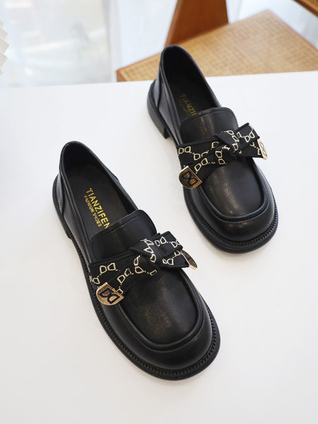 Retro modeļa dāmu mokasīni ar lentīti