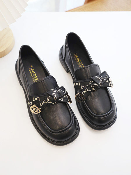 Retro modeļa dāmu mokasīni ar lentīti