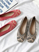 Női alkalmi naplopók hímzéssel