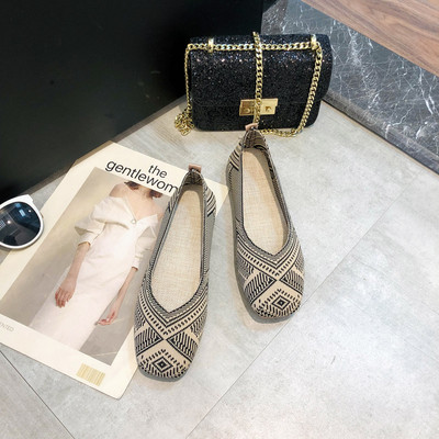 Női alkalmi naplopók hímzéssel