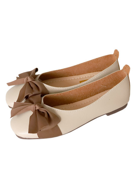 Elegáns mokaszin szalaggal