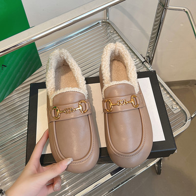 Ženske mokasine s postavom i metalnim elementima