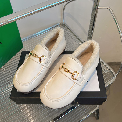 Ženske mokasine s postavom i metalnim elementima