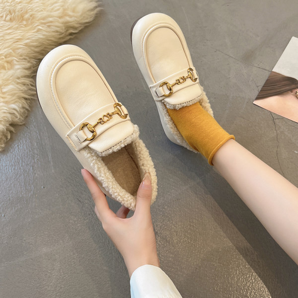 Ženske mokasine s postavom i metalnim elementima