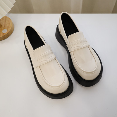 Ženske kožne mokasine u dvije boje