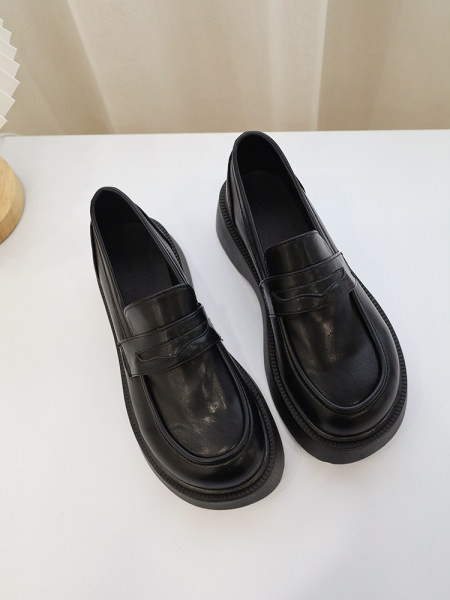 Ženske kožne mokasine u dvije boje