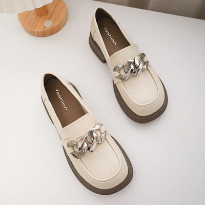 Γυναικεία μοκασίνια σε δύο χρώματα με μεταλλικό στοιχείο