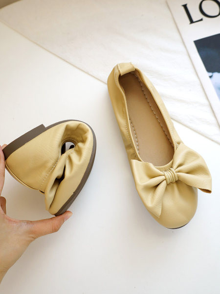 Női bőr mokaszin 3D szalaggal