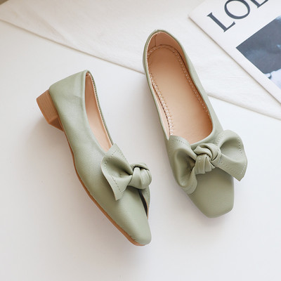 Γυναικεία μοκασίνια από οικολογικό δέρμα με κορδέλα και σχήμα τετράγωνη μύτη